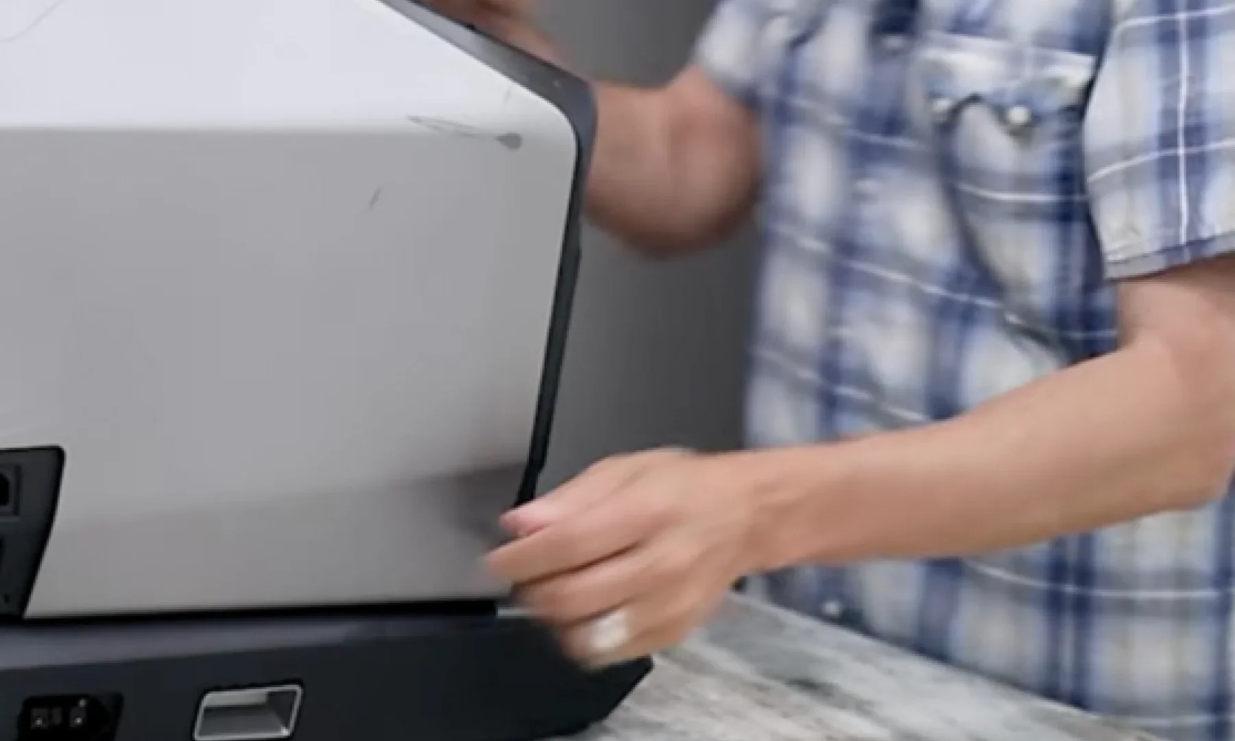 Eco Flow WAVE 2 - Portable Heating AND Cooling in one device!
