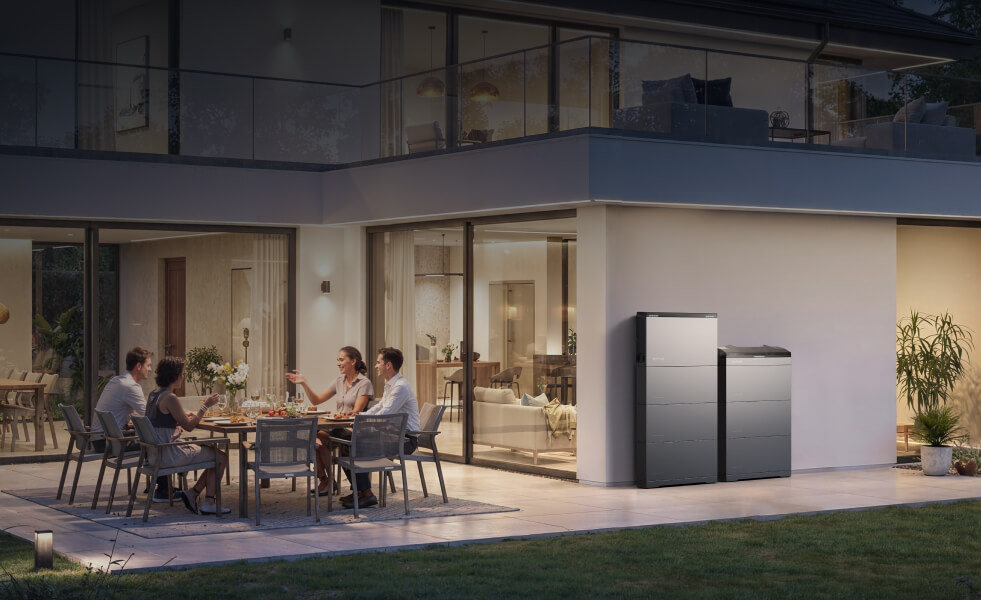 EcoFlow Ocean Solar battery overview showing integrated whole-home backup,battery safety,real savings,faster installer and 1+8+N Ecosystem