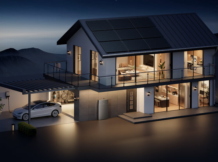 Residential home with solar panels and EcoFlow OCEAN 2 battery providing seamless 0 ms backup power during a grid outage
